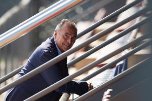 巴萨副主席：球员注册问题很快就会解决，教练组和更衣室决定队长