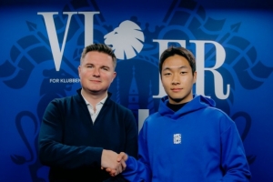 官方：哥本哈根将18岁韩国左后卫李京炫注册在U19队