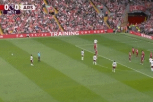 皇马：找谁说理？赖斯任意球攻门，皮球飞了七八层楼那么高