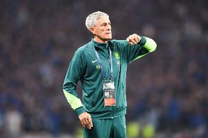 北青体育：塞蒂恩何必死抱三中卫不撒手呢？能不能更尊重对手？