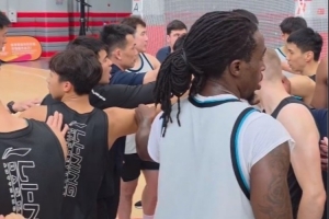 榜首身份晋级季后赛！一起来看香港金牛部分球员及教练员赛季感受