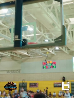 16岁身高已超过父亲！克里斯-保罗儿子身着2号球衣挥洒攻防天赋