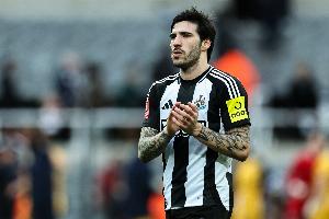 托纳利：在英超踢球对我很有帮助，加图索唤醒了我们的斗志与热情