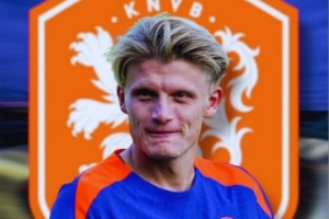 施泰恩：完成荷兰队首秀倍感自豪 国家队的比赛节奏比联赛快得多