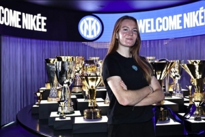 荷兰女足前锋范迪克加盟国米：很骄傲成为内拉，迫不及待上场