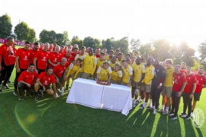 米兰官方更新社交媒体，晒全队为莫德里奇过40岁生日