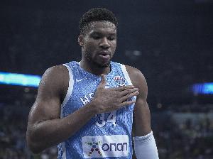 很不理想！字母哥半场7投仅2中拿到4分8板3失误 正负值-19最低