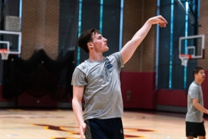 后卫线拥挤！为腾出名额 泰勒-科勒克可能被尼克斯交易