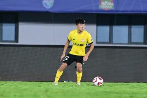 杨希-2012年来单场中超至少尝试10抢断，或至少成功8次最年轻球员