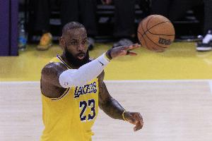 麦迪：若詹姆斯年轻的时候接触到三角进攻 那GOAT之争将毫无悬念