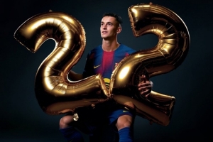 巴萨官方祝卡萨多22岁生日快乐，球员为巴萨出战42场1球6助