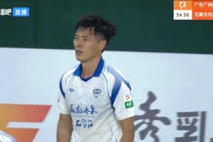 面对面对喷！广州豹外援与石家庄功夫球员发生口角，对骂起来