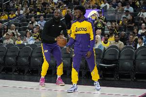 詹姆斯谈父子同台：我们都在追寻自己的梦想 能彼此陪伴非常特别