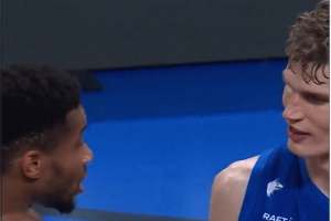 友谊第一比赛第二！字母哥与马尔卡宁赛后交换球衣