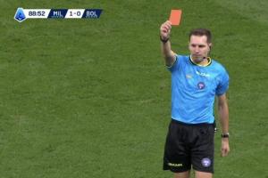 米兰遭多处争议判罚：普利西奇被拉倒+恩昆库两连倒地未判点