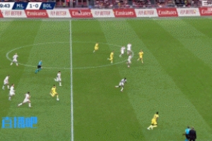 大跌眼镜！托莫里弧线球精准制导，希门尼斯停球过大浪费绝佳机会