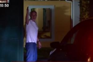 是他能做出的事穆里尼奥向家门口的媒体挥手，让他们回去睡觉