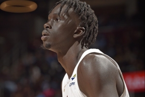 上赛季场均3.6分2.4篮板！美记：奇才裁掉前锋JT-索尔