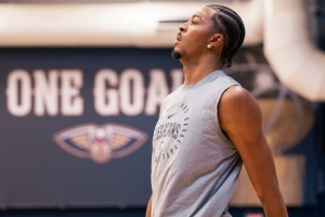 期待新赛季！鹈鹕官方晒球队训练照：墨菲&阿尔瓦拉多在列