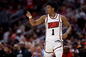 杜兰特花式称赞阿门：他的运动天赋使用方式也是前所未见