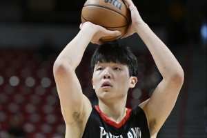 利拉德：杨瀚森真的很会打球 他很自信&比赛感觉让我影响深刻