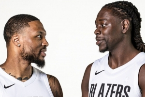 风格真的很搭！美媒利拉德霍勒迪媒体日合影：要是18年不敢想