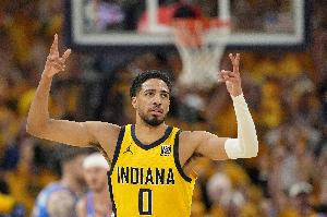 哈利伯顿：康复进展顺利 我脱掉了保护靴 开始进行罚球训练