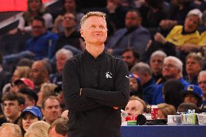 媒体人：勇士这赛季可有更多期待 但确实都是老头 健康是第一要素