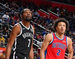 欢迎来到NBA时刻？康宁汉姆：杜兰特大喊我们两个人去防他