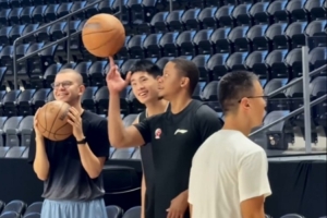 广州龙狮已抵达快船季前赛场馆 化学反应正热中