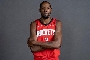 弹无虚发！杜兰特第三节4中4独得12分1板1助