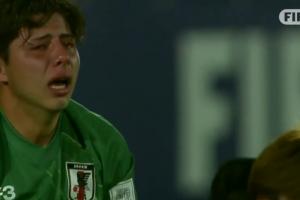 泪如雨下！日本U20惨遭法国加时绝杀，众多日本球员瘫倒在球场