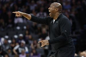 全队102投35中！迈克-布朗：我们是一支非常出色的投射型球队