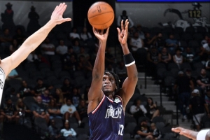 奥拉迪波14投5中&三分4中1得到14分1板1助 正负值-40全队最低