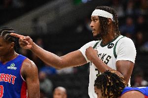 里弗斯：特纳只是有点小腿酸痛 对他出战揭幕战毫无疑虑