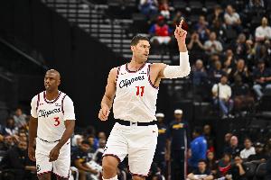 目前保罗9助&大洛三分5中4 记者：他俩仍是首发级别的球员