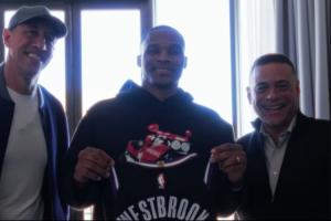 18赛季穿18号！威斯布鲁克与国王晒出签约视频&球衣合影