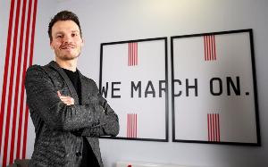 记者：36岁德国教练丹尼-罗尔接近出任流浪者主帅