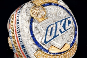 这得值不少钱吧雷霆总冠军戒指介绍视频：外观炫酷 内藏玄机