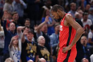 火记：雷霆球员面对杜兰特13中1 除了最后的犯规&他的防守很出色