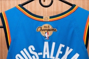 冠军球衣！雷霆晒新赛季亚历山大球衣 已加上上赛季冠军标！