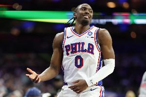 效率极高！马克西上半场砍下22分 第二节单节10中7砍下19分