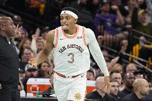 好球员！凯尔登-约翰逊7投4中得到8分10板1助 末节犯满离场